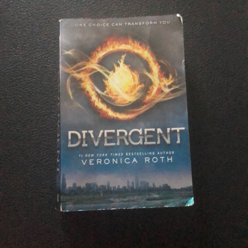 Divergent by Veronica Roth
